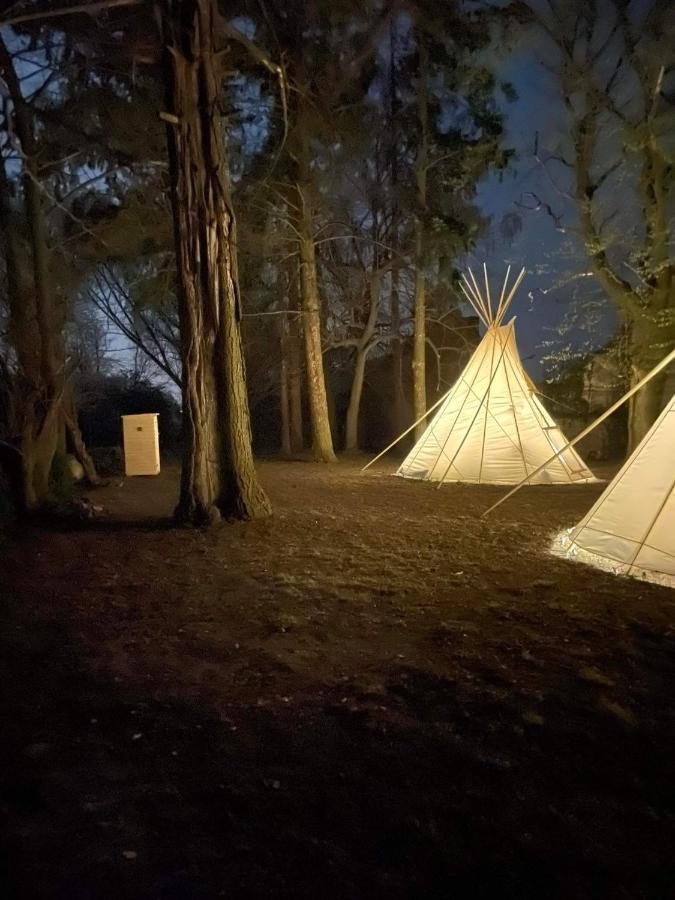 Chateau Moravany - Apartmany, Teepee A Wellness Ronow an der Doubrava 外观 照片