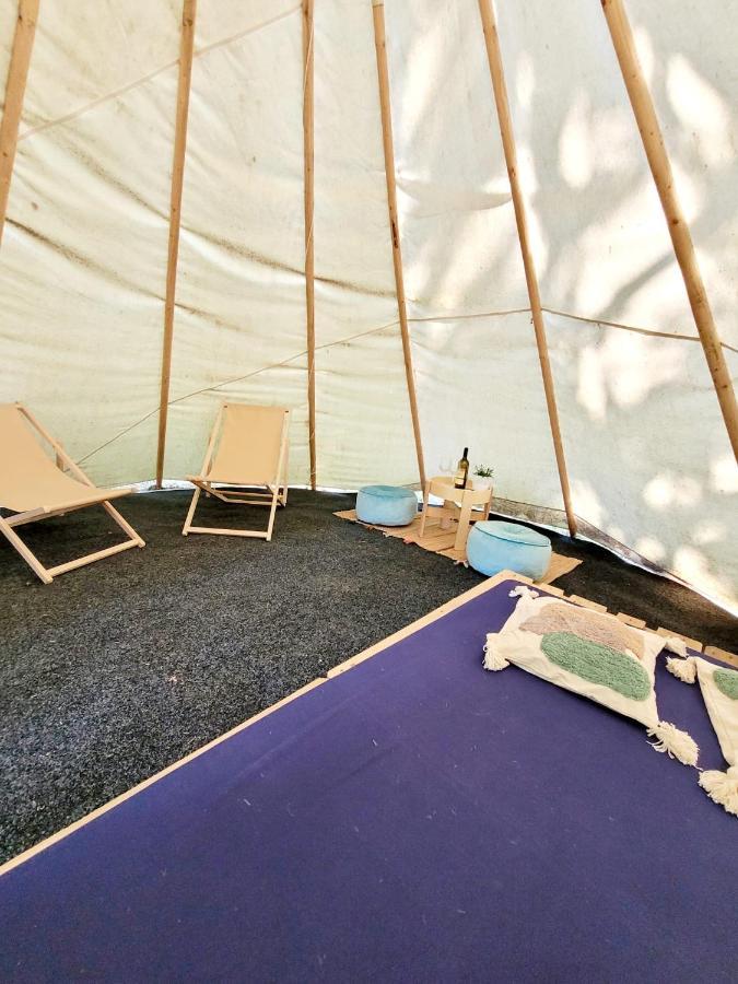 Chateau Moravany - Apartmany, Teepee A Wellness Ronow an der Doubrava 外观 照片