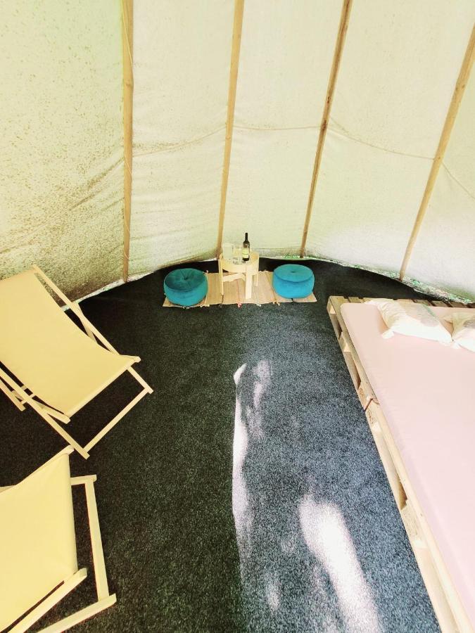 Chateau Moravany - Apartmany, Teepee A Wellness Ronow an der Doubrava 外观 照片