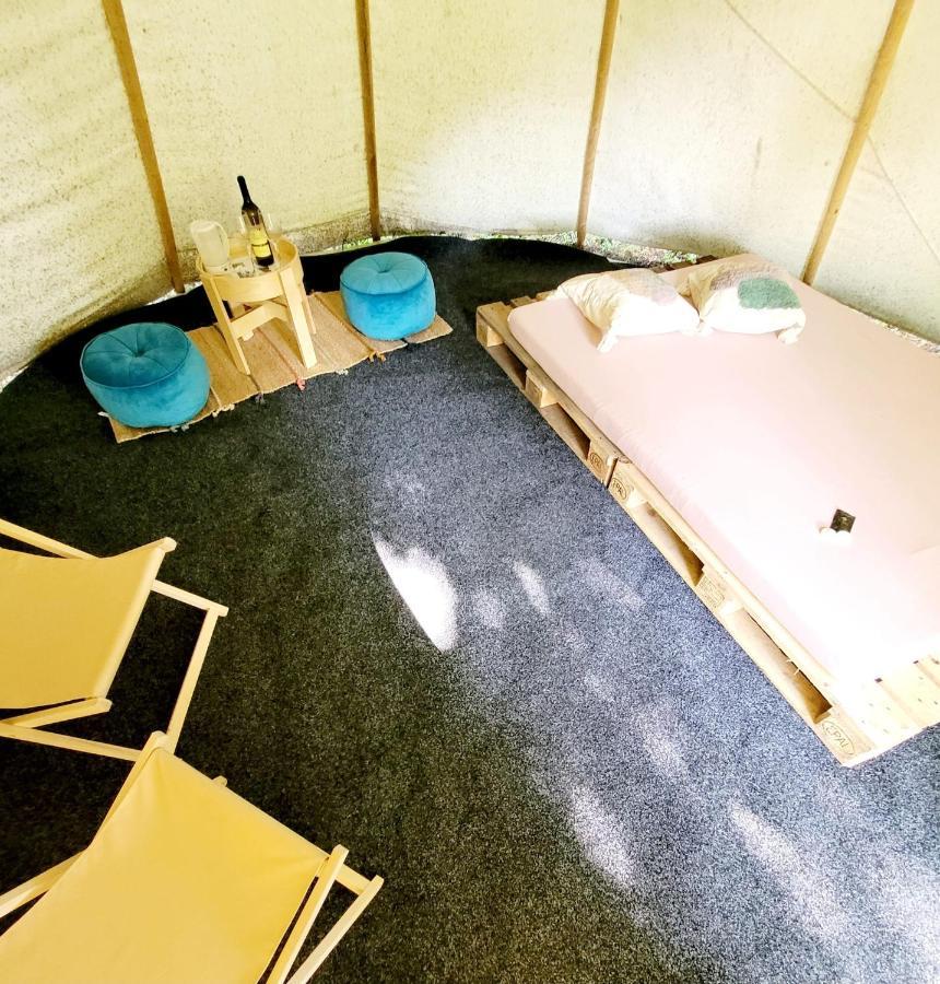 Chateau Moravany - Apartmany, Teepee A Wellness Ronow an der Doubrava 外观 照片