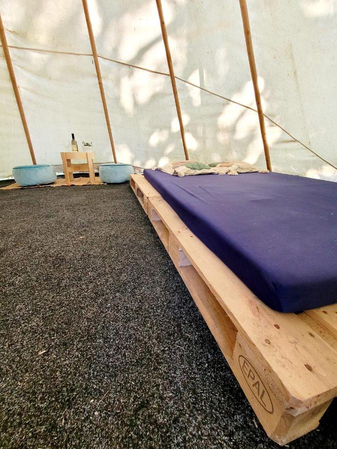 Chateau Moravany - Apartmany, Teepee A Wellness Ronow an der Doubrava 外观 照片