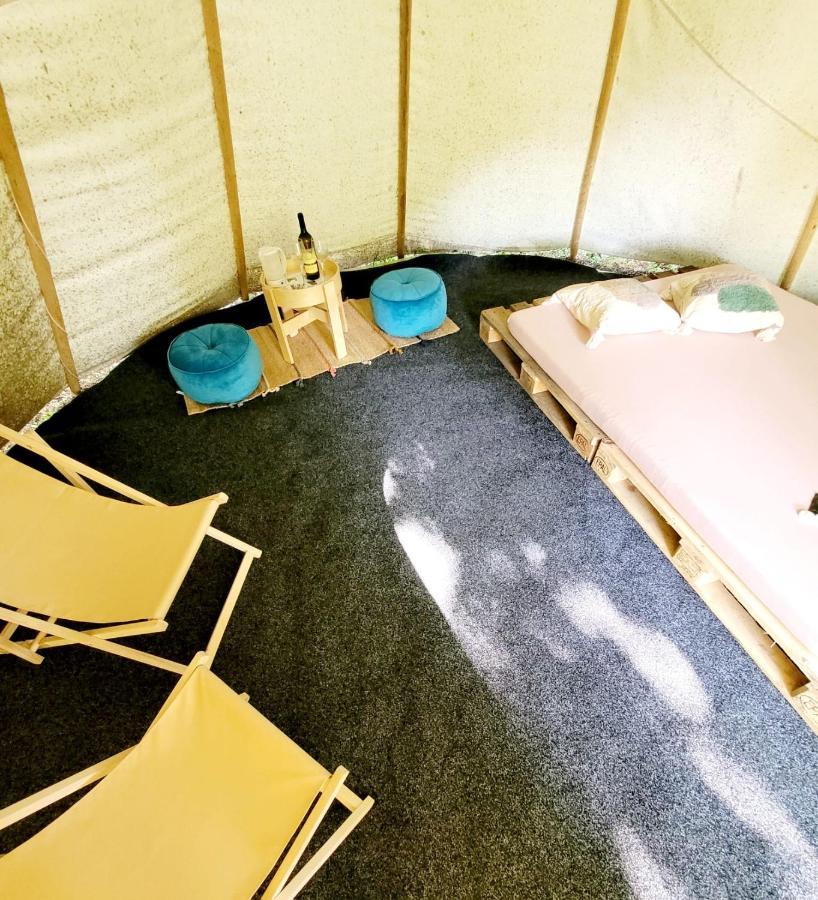Chateau Moravany - Apartmany, Teepee A Wellness Ronow an der Doubrava 外观 照片