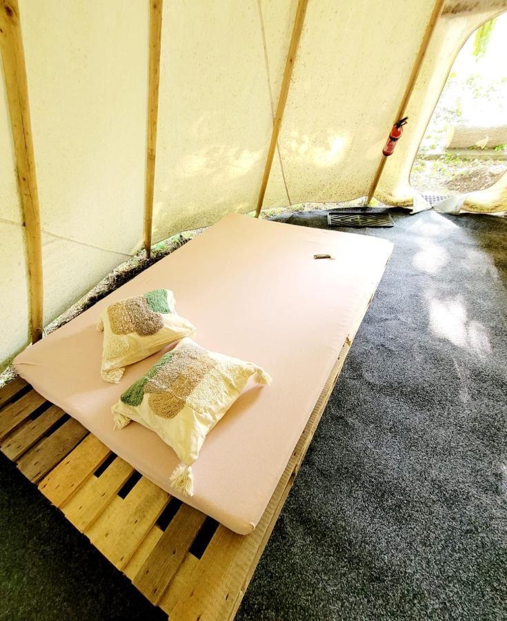 Chateau Moravany - Apartmany, Teepee A Wellness Ronow an der Doubrava 外观 照片