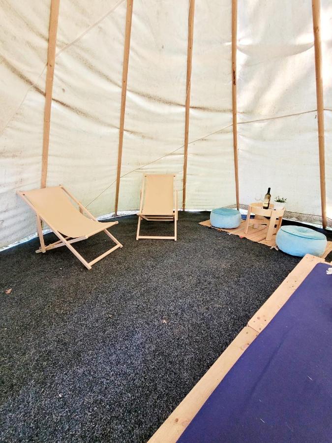 Chateau Moravany - Apartmany, Teepee A Wellness Ronow an der Doubrava 外观 照片