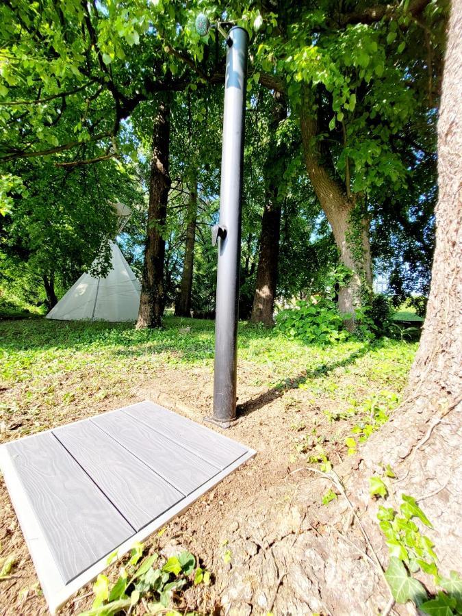 Chateau Moravany - Apartmany, Teepee A Wellness Ronow an der Doubrava 外观 照片