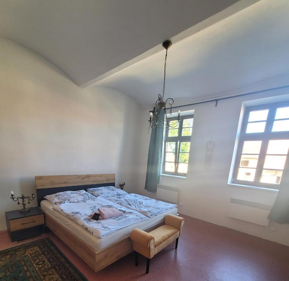 Chateau Moravany - Apartmany, Teepee A Wellness Ronow an der Doubrava 外观 照片